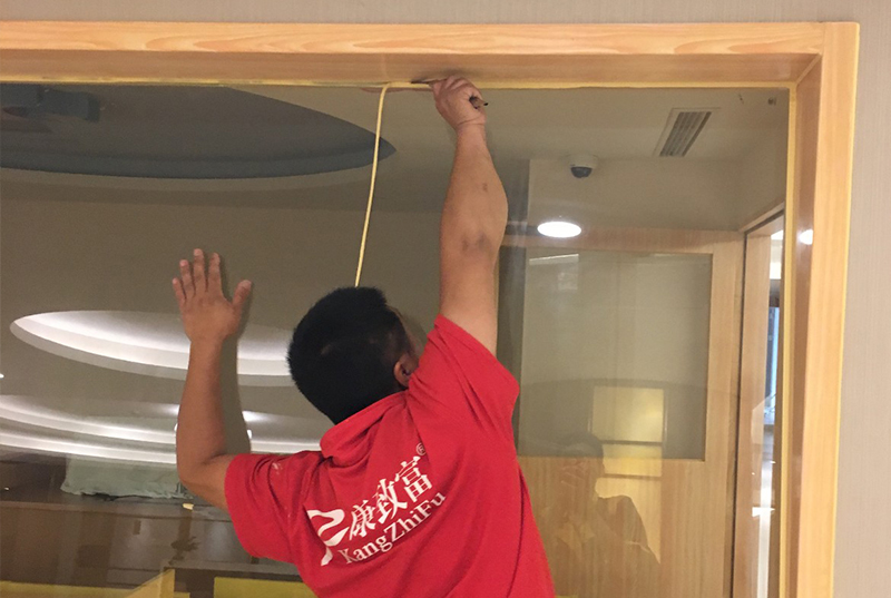 厦门自动感应门安装维修指南：专业服务让出入更智能